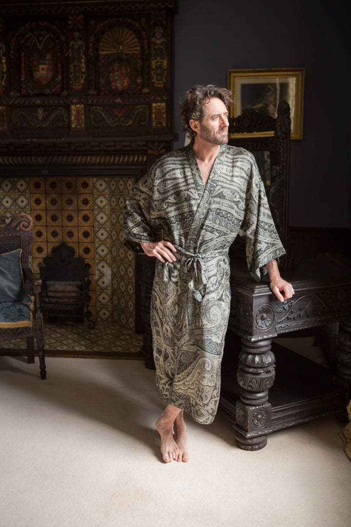 Mens Reversible Gown in Black Etron