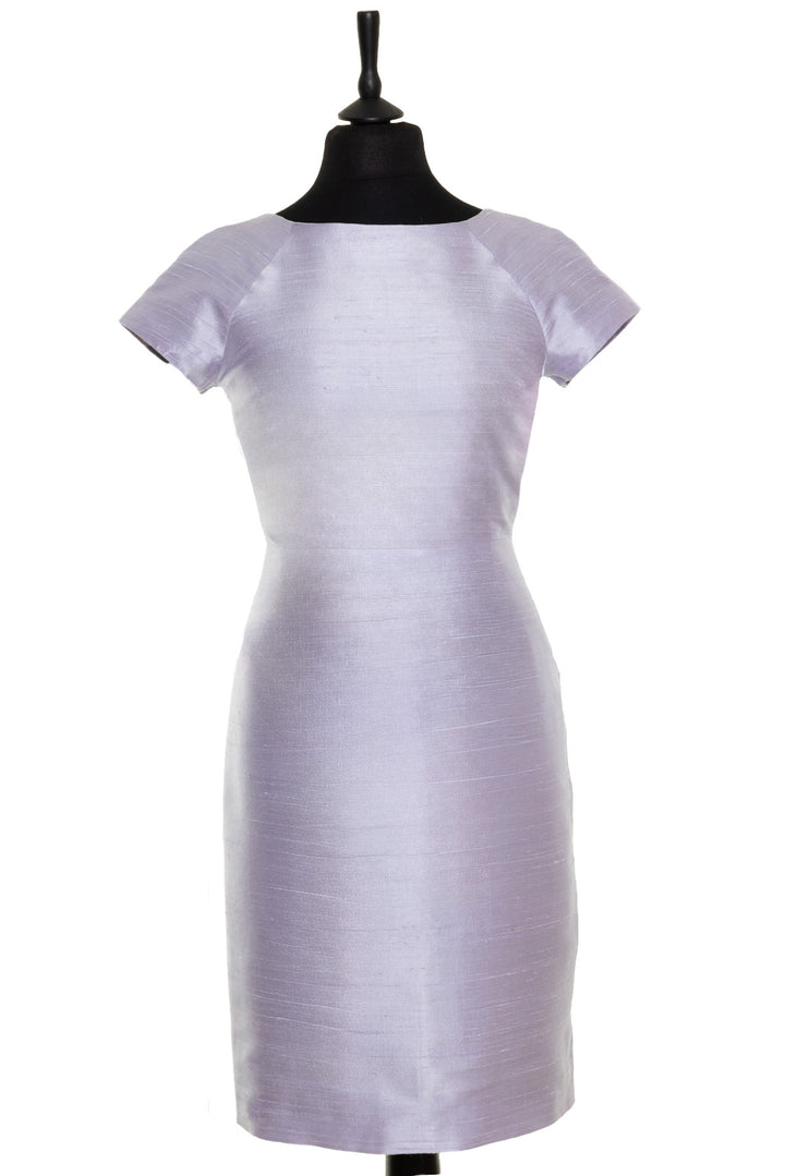 Bateau neck lilac dress. Classic shift dress for women. Made from silk, this dress has short sleeves.