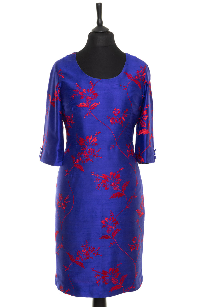 VIbrant blue cobalt dress with big red floral pattern. This is a knee lenght shift women's dress with sleeves and 3 button detail. Dress for mother o the groom and over 50s.