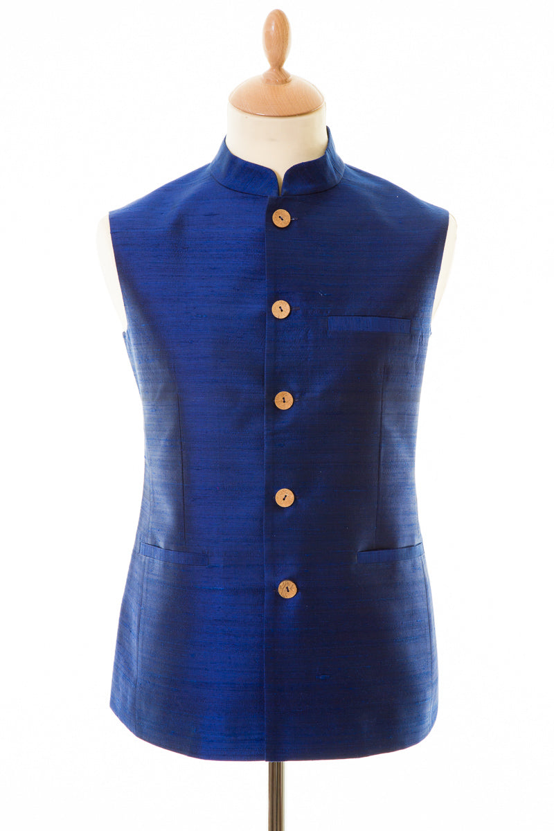 Prince waistcoat in navy. Silk fabric waistcoat with 3 pockets.