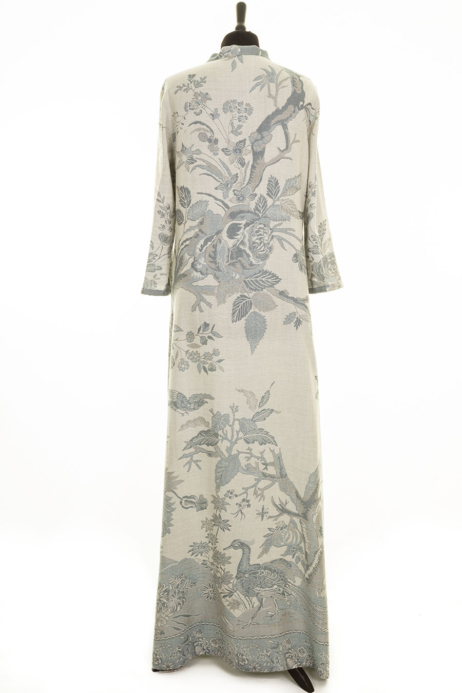 Plus size dress in grey. Floral pattern dress.