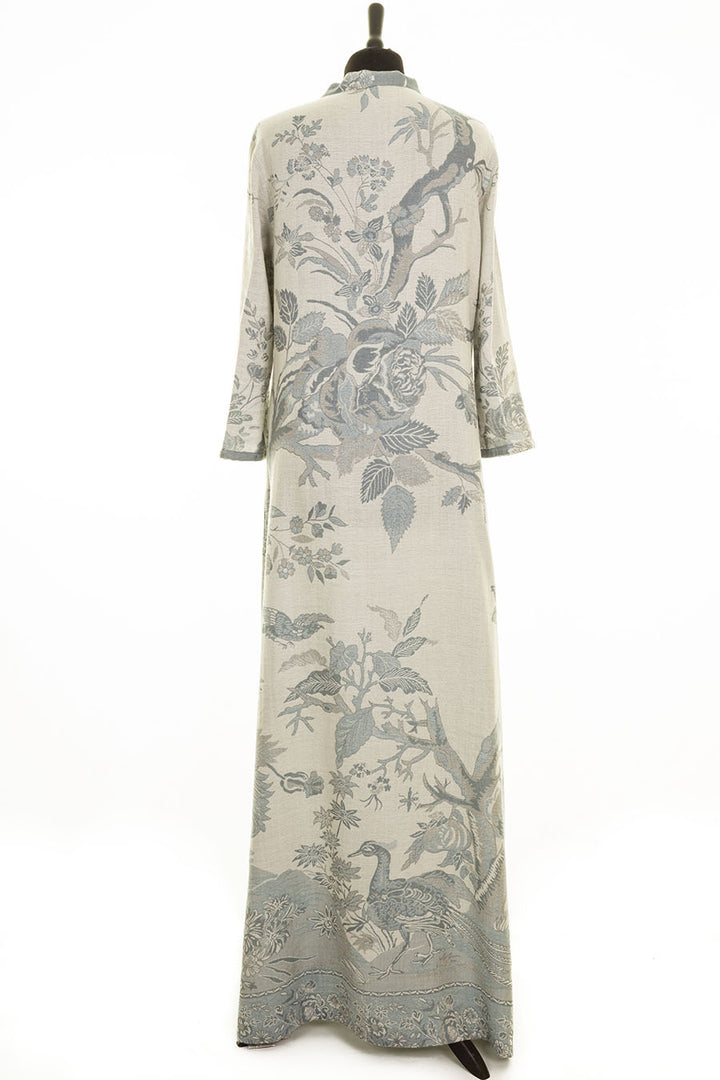 Plus size dress in grey. Floral pattern dress.