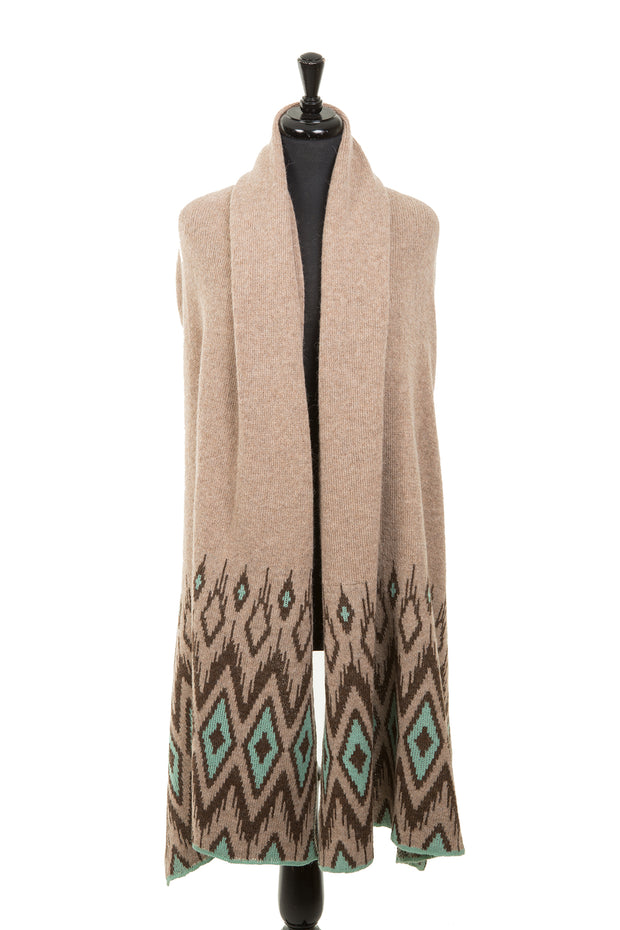 Soft alpaca shawl with aztec pattern. 