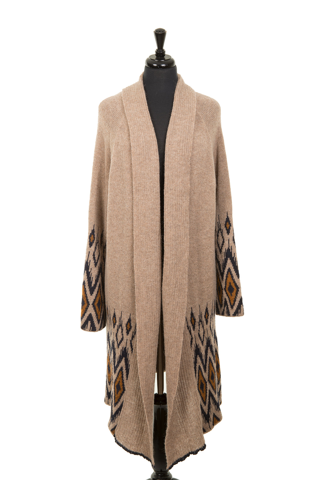 Long cardigan with diamond patterns.