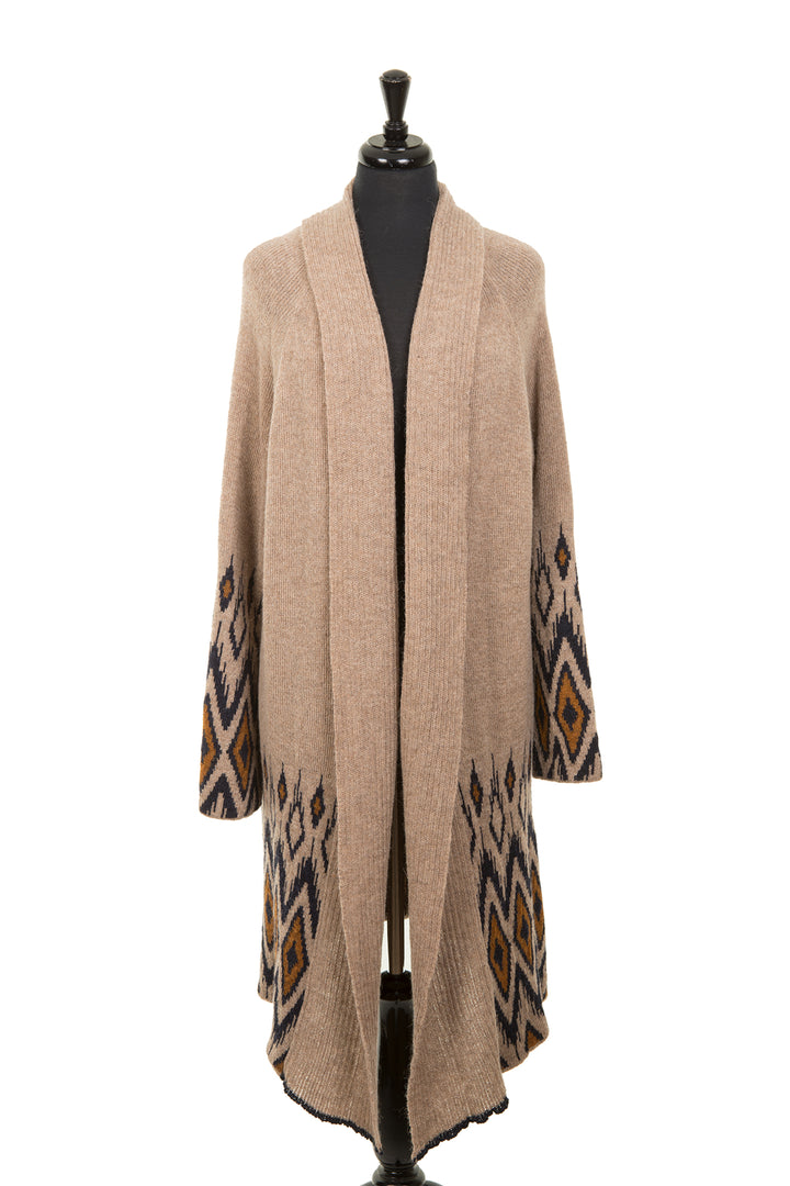 Long cardigan with diamond patterns.