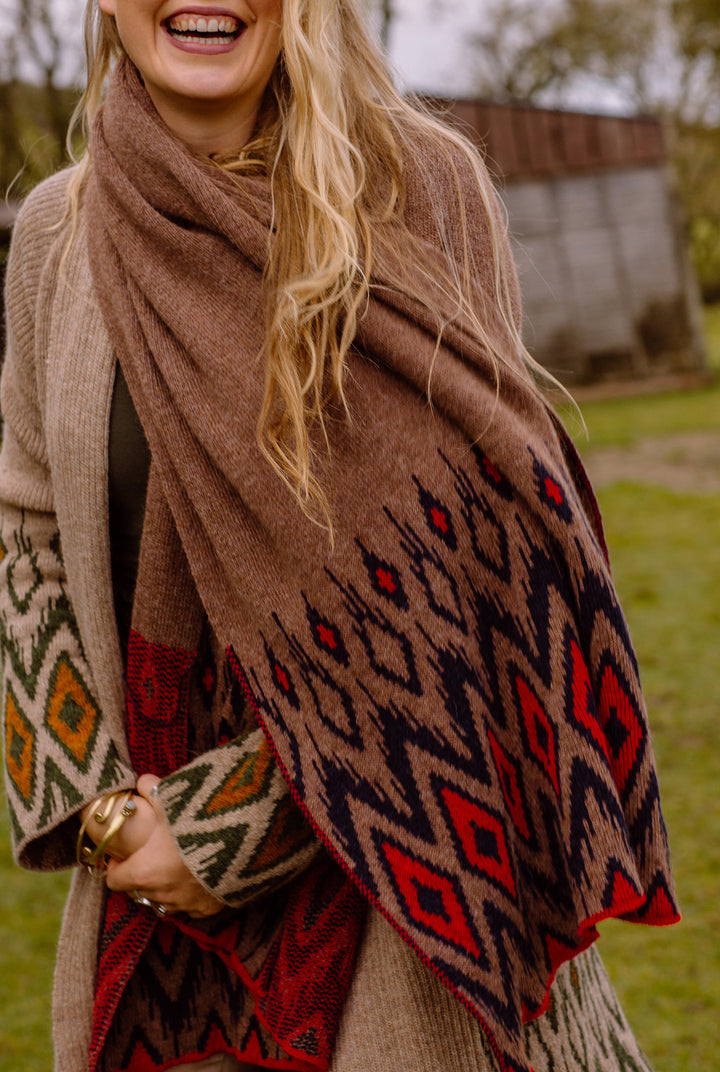 Scarf in brown with geometric pattern.