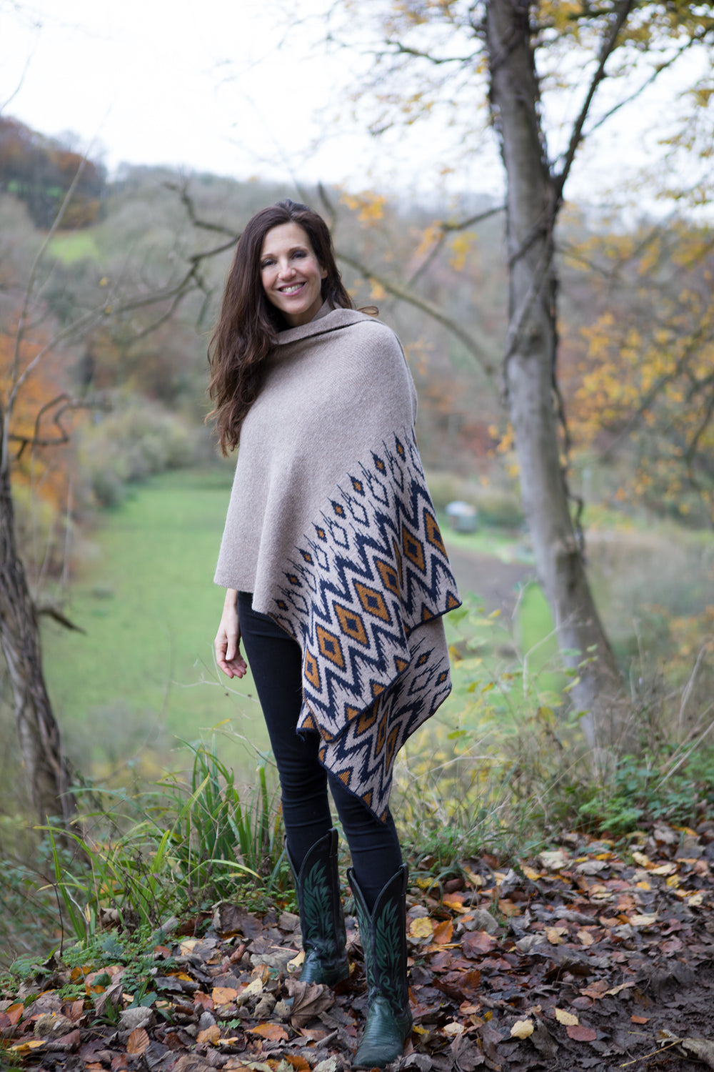 Alpaca shawl in beige with aztec pattern.