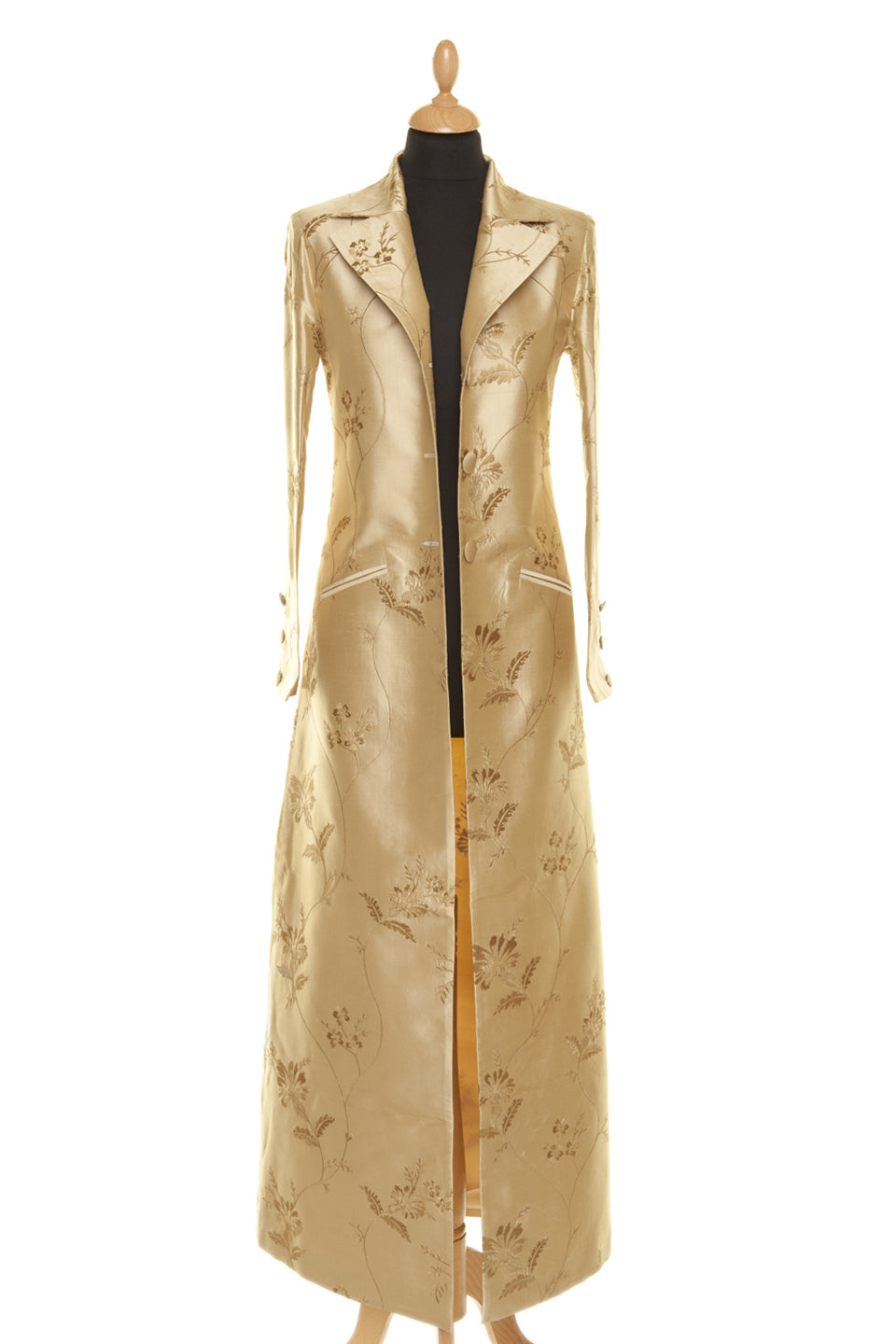 Elegant long coat made from embroidered silk. Pockets and sleeves buttons. 