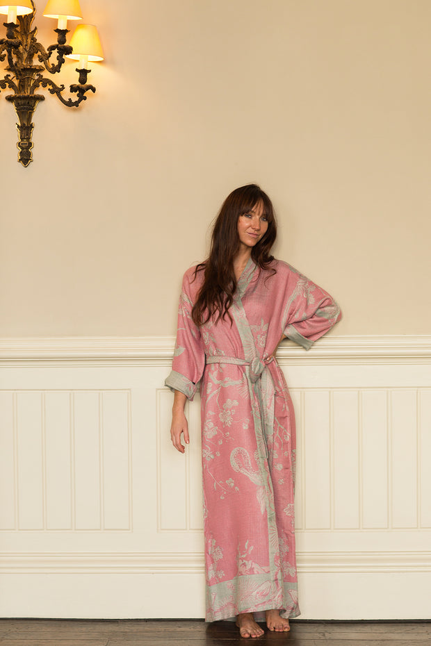 Shibumi reversible cashmere dressing gown in rococo pink