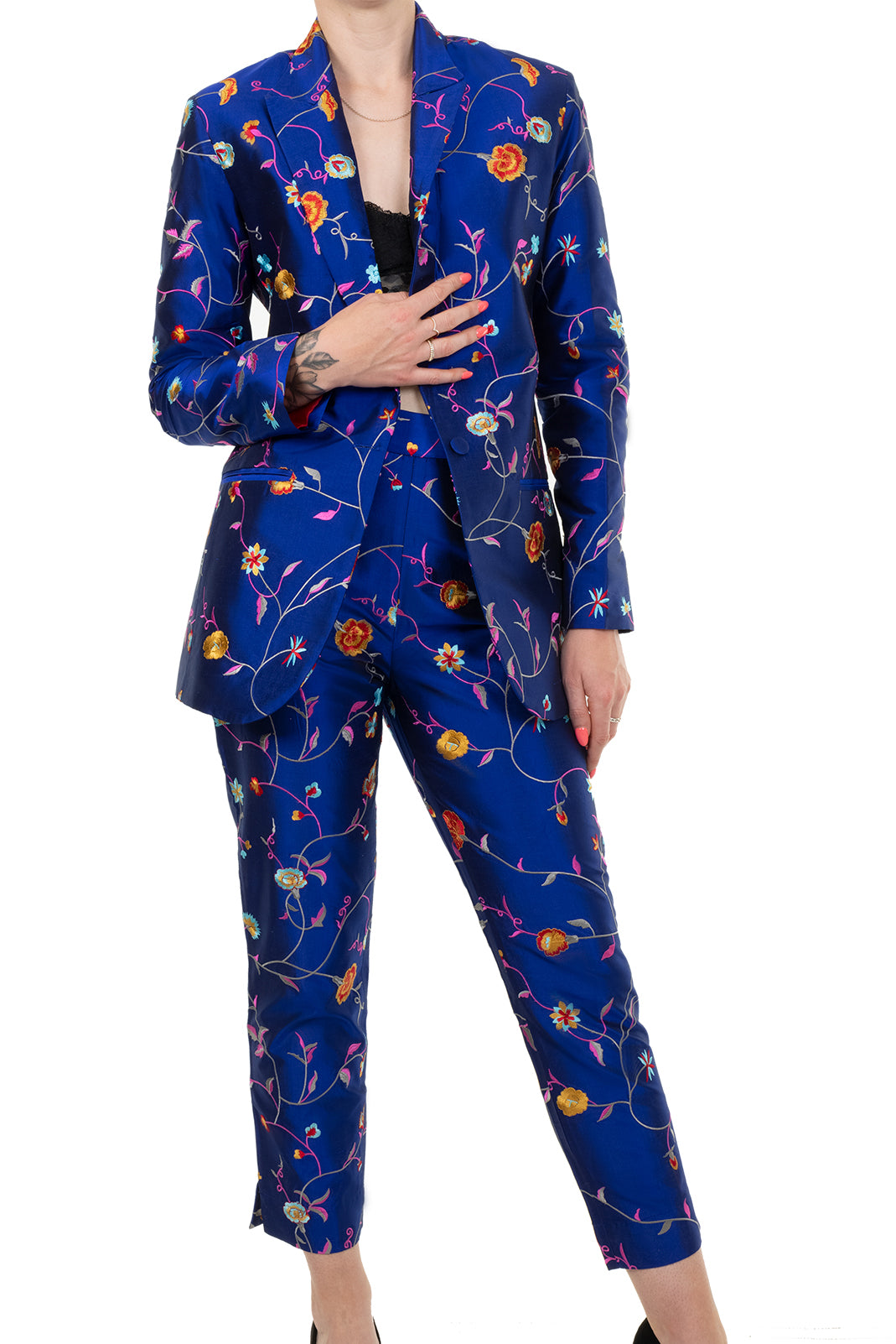 Classic women's blazer with colourful floral pattern. Worn with matching trousers. Silk fitted blue jacket. 